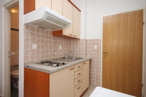 Apartments and rooms with parking space Zubovici, Pag - 6357 Hotel in Zadar County