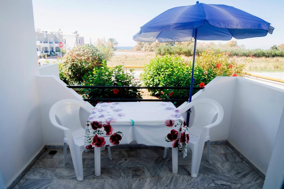 Yiannis Apartments Hotel in Mastihari