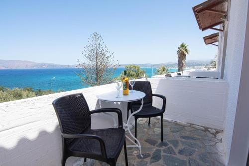 Delfini Apartments Hotel in Crete