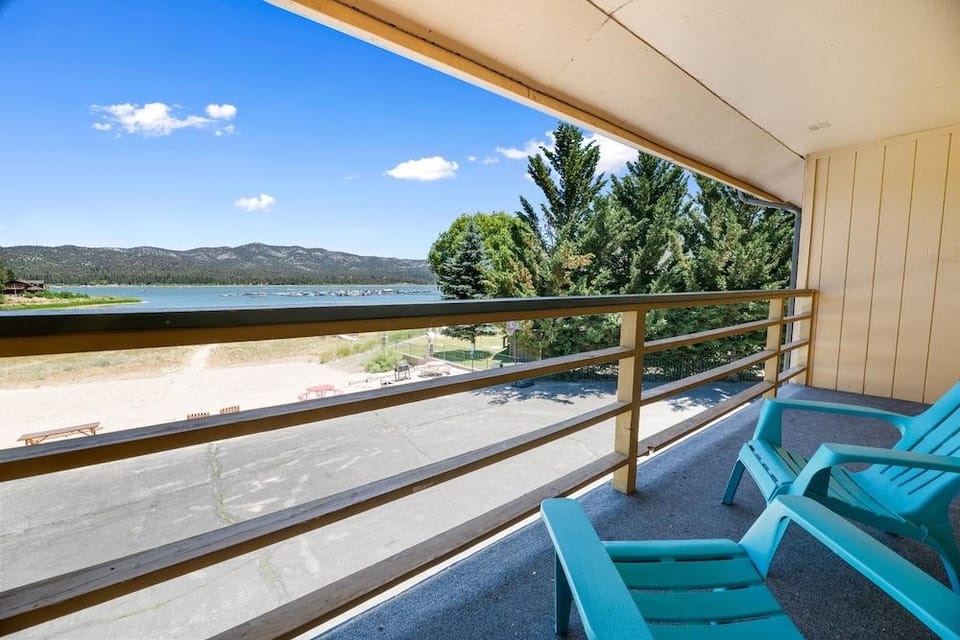 Big Bear Lake Front Lodge Hotel in Big Bear