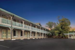 Super 8 by Wyndham Auburn Hotel in Auburn