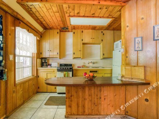 Arrowhead Tree Top Lodge Hotel in Lake Arrowhead