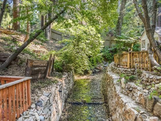 Arrowhead Tree Top Lodge Hotel in Lake Arrowhead