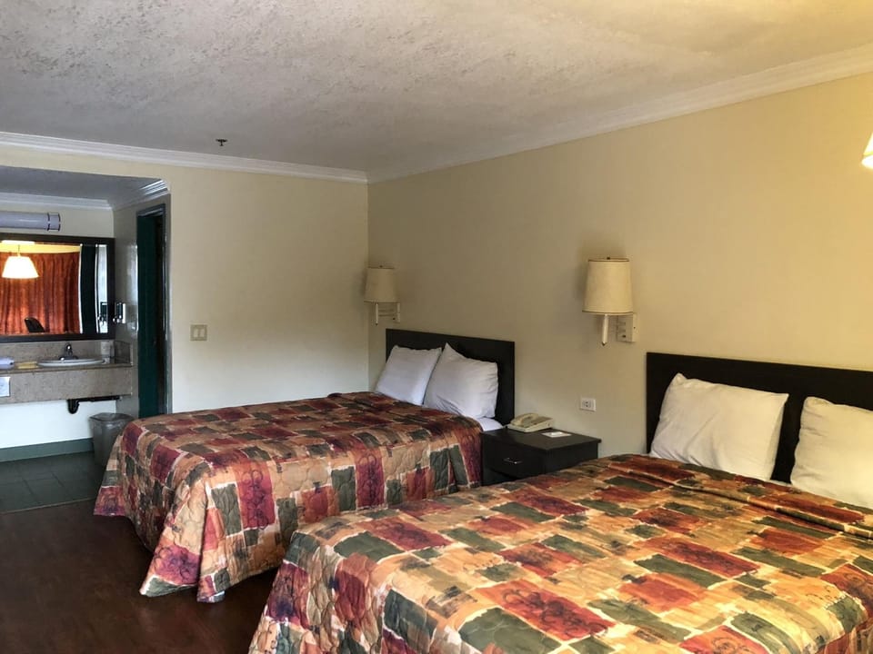 Travelers Inn Hotel in Lawndale