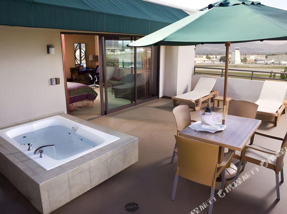 Airtel Plaza Hotel Hotel in Lake Balboa