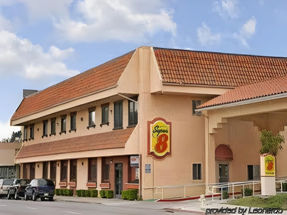 Super 8 by Wyndham Hayward Downtown Hotel in Castro Valley