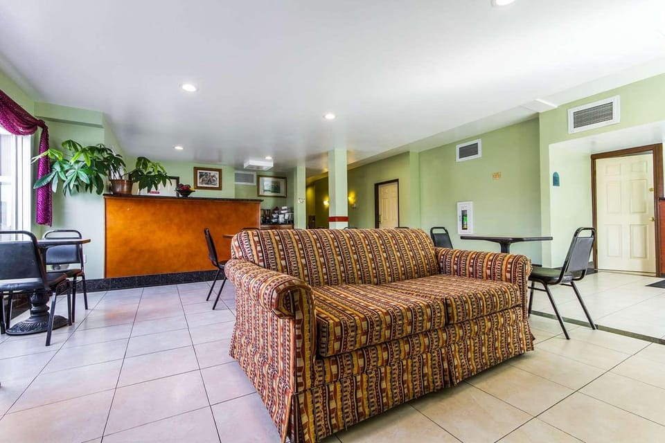 Rodeway Inn & Suites Hayward - Oakland South Hotel in San Lorenzo