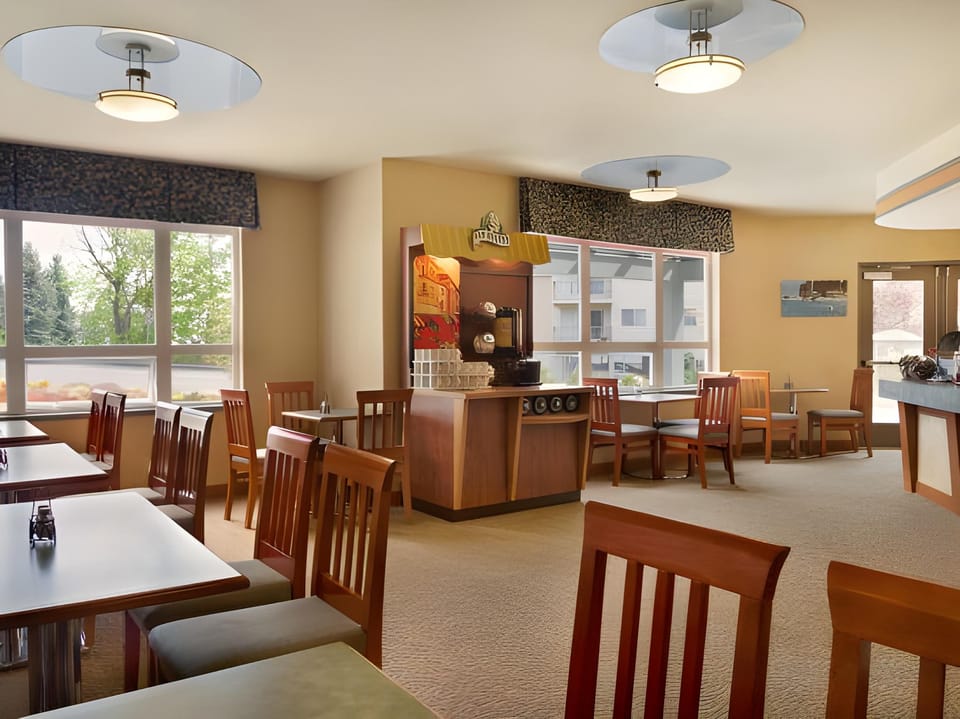 The Orchard Hotel Ukiah Wine Country Free Breakfast, Pool, & Hot Tub Hotel in Ukiah