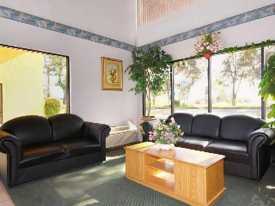 Economy Inn - Ontario Airport Hotel in Chino