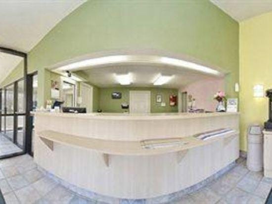Mentor Home Inn and Suites Hotel in Willoughby
