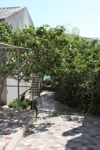 Rooms by the sea Metajna, Pag - 6378 Hotel in Zadar County