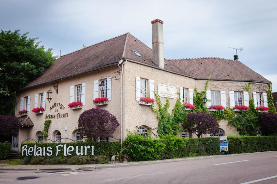 Le Relais Fleuri, Hotel et Restaurant Logis - Avallon Hotel in Bourgogne-Franche-Comté