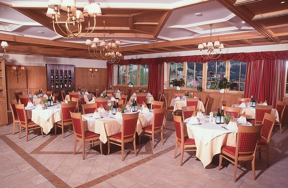 Gasthaus zum Weissen Kreuz Hotel in Trentino-South Tyrol