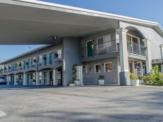 Continental Inn Hotel in Santa Cruz