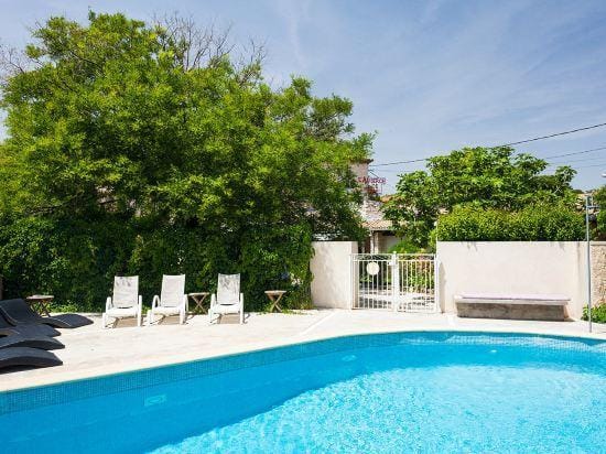 Logis Auberge de Tavel Hotel in Rochefort-du-Gard