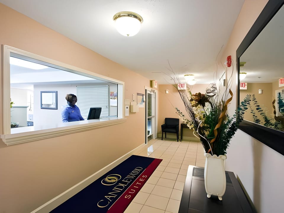 Sonesta Simply Suites Detroit Southfield Hotel in Southfield