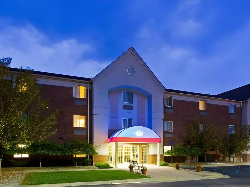 Sonesta Simply Suites Detroit Southfield Hotel in Southfield