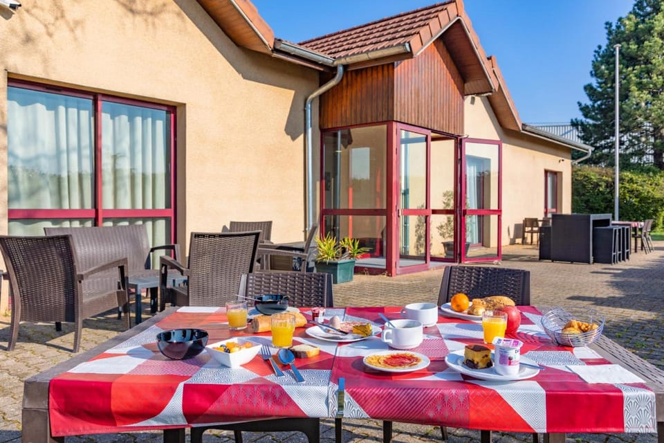 Hotel de l'Isle - l'Isle d'Abeau Hotel in Auvergne-Rhône-Alpes