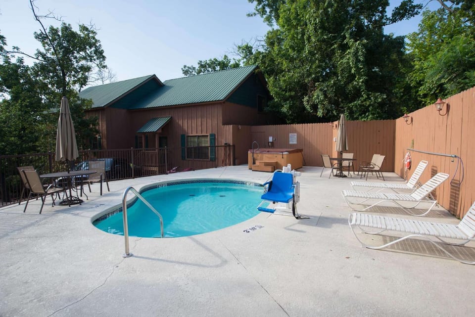 Cabins at Green Mountain Hotel in Branson