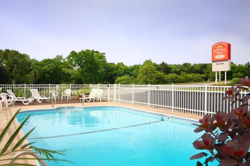 Whispering Hills Inn Hotel in Branson