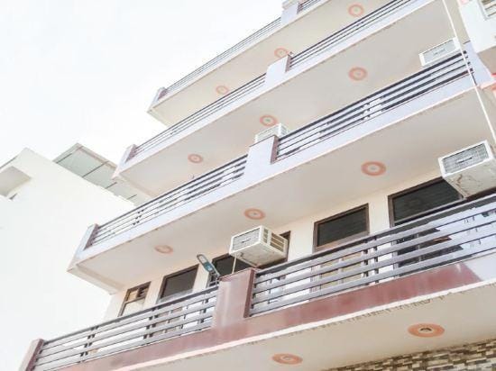 A1 Guest House Hotel in Gurugram