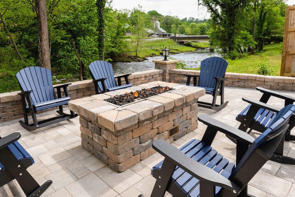 Twin Mountain Inn & Suites Hotel in Pigeon Forge