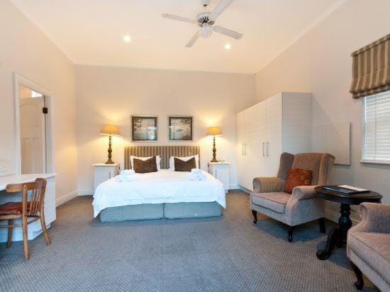 First Avenue Guesthouse Hotel in Port Elizabeth