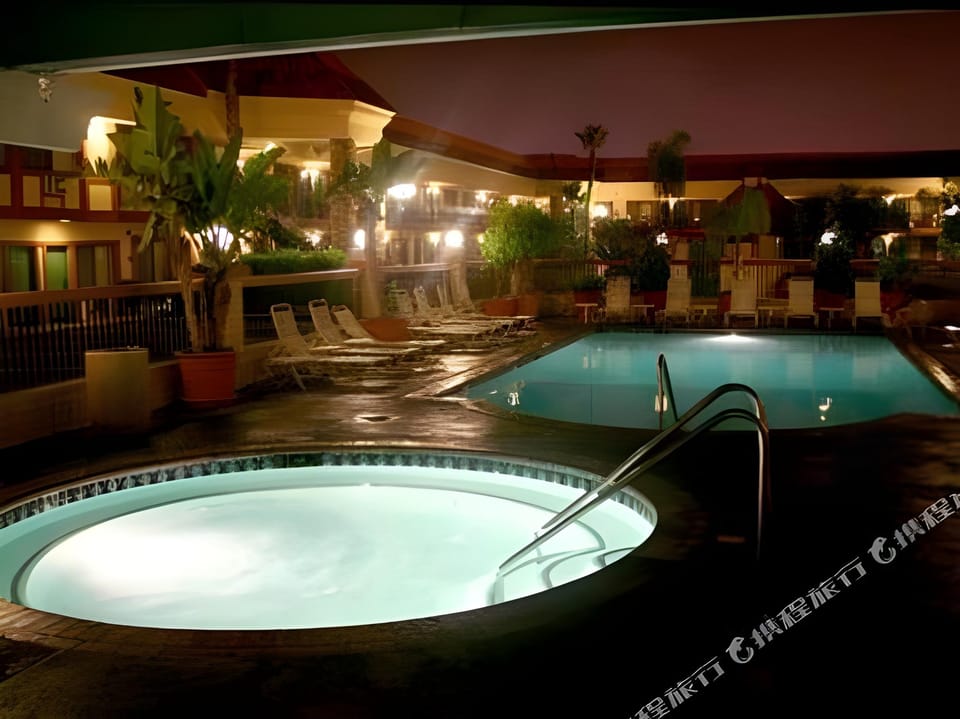 Tropicana Inn and Suites Hotel in Anaheim
