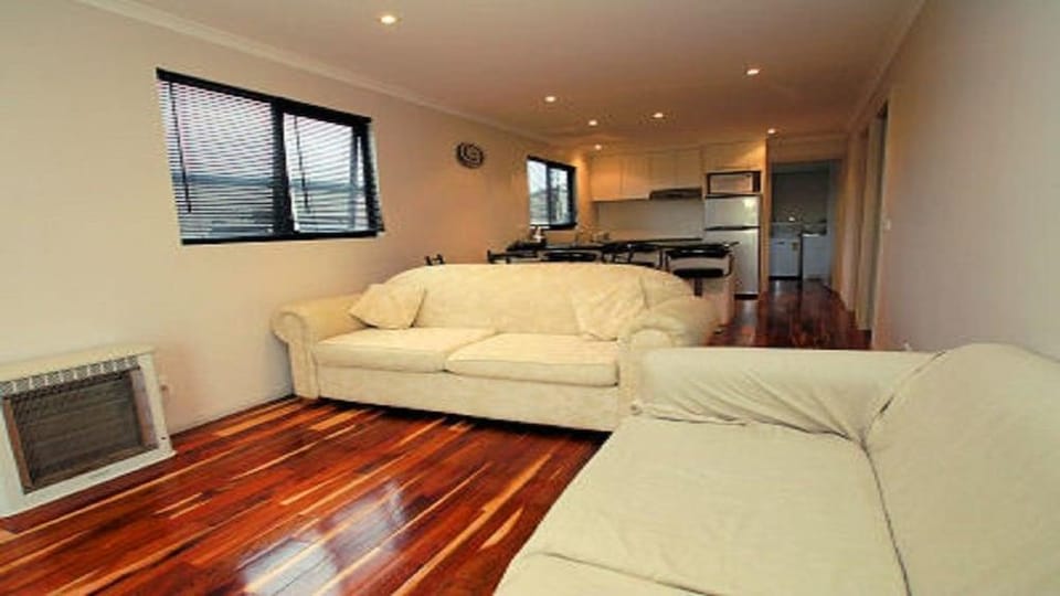 Glenaire Apartments at Meredith Hotel in Strahan