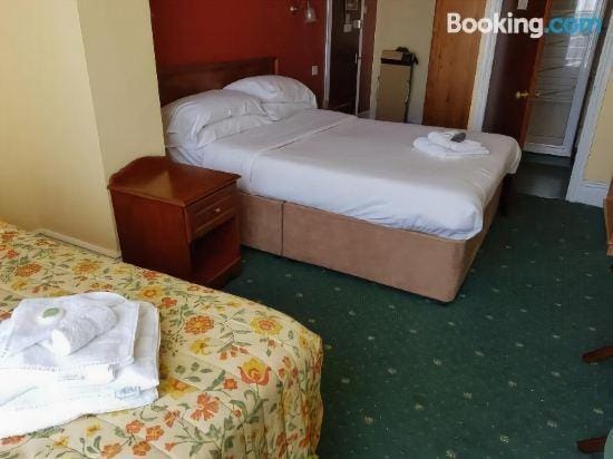 Linden Tree Hotel in Gloucester
