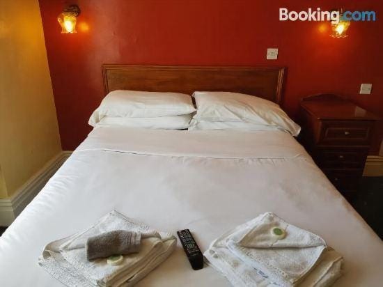 Linden Tree Hotel in Gloucester