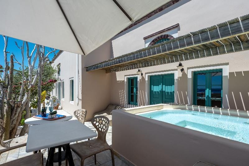 Passion Blue Villas Hotel in Oia