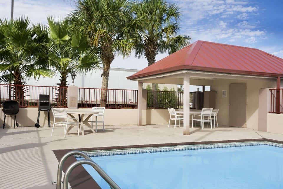 Super 8 by Wyndham Baton Rouge/I-12 Hotel in Baton Rouge
