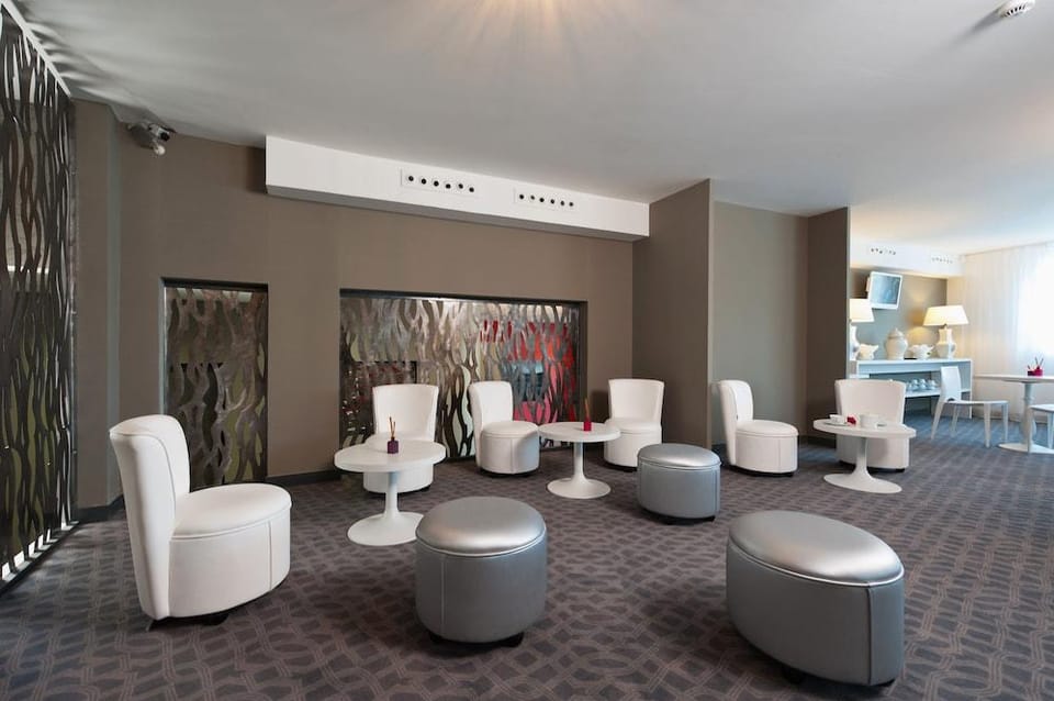 Teneo Apparthotel Talence - Arthena Apartment hotel in Bordeaux