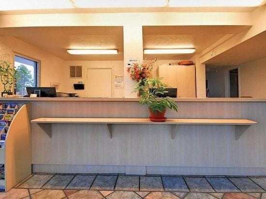 Super 6 Inn & Suites Hotel in Pensacola