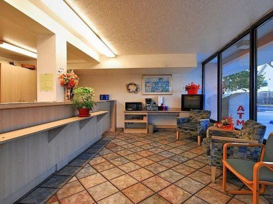 Super 6 Inn & Suites Hotel in Pensacola