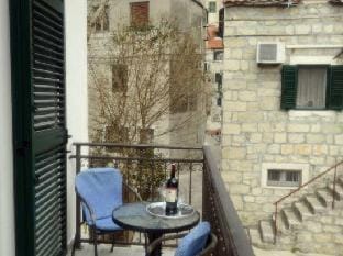 Kuzma Rooms and Apartments Hotel in Split