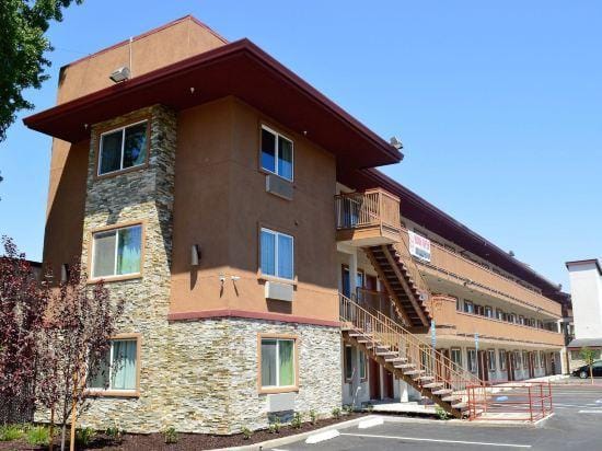 Red Roof Inn & Suites Sacramento North Hotel in North Highlands