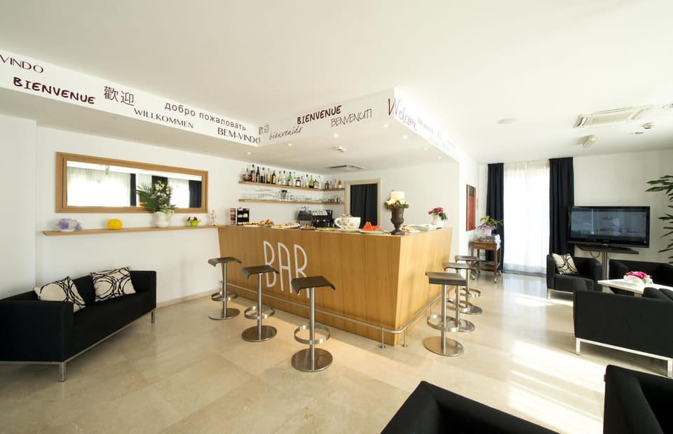 Bar/lounge
