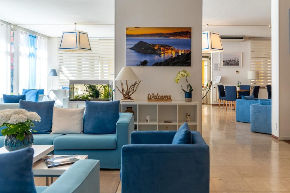 Shared lounge/TV area