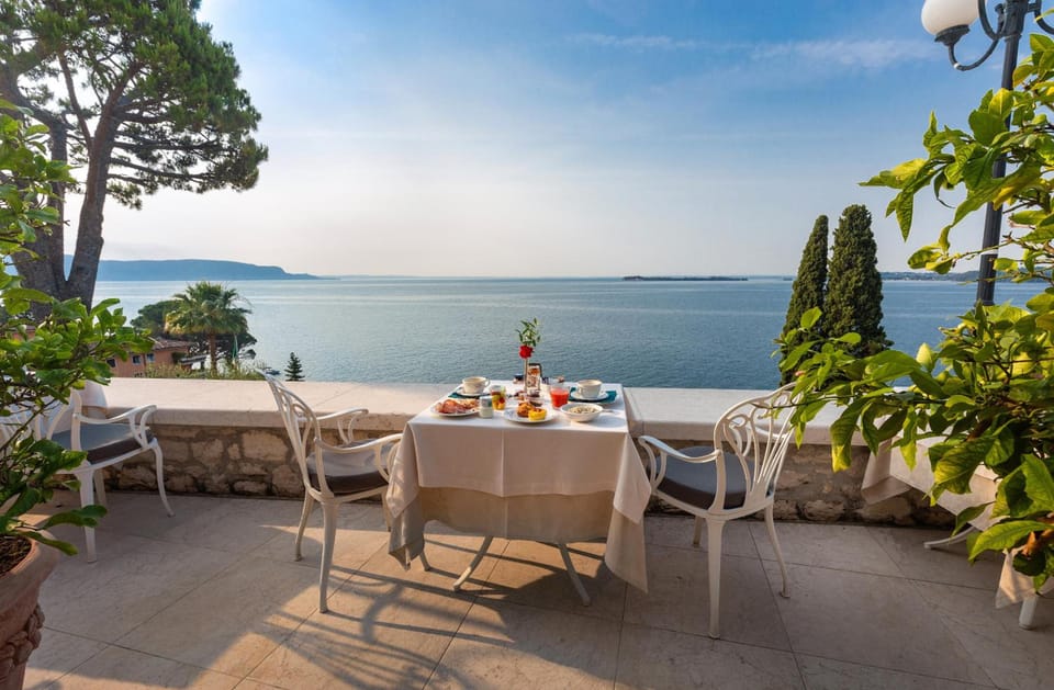 Hotel Villa Florida & Suite Apartments Hotel in Lake Garda