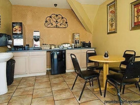 Mid Towne Inn & Suites Hotel in Windcrest