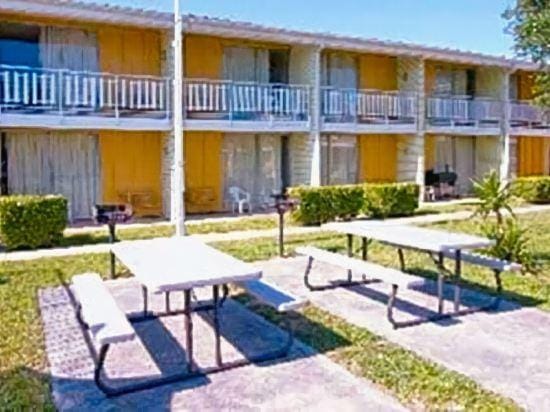 Mid Towne Inn & Suites Hotel in Windcrest