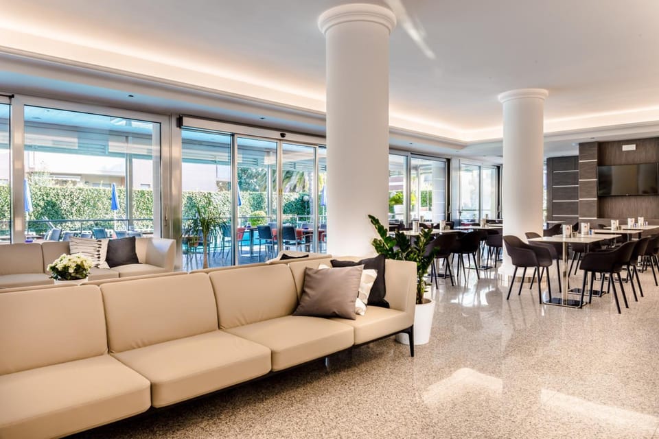 Shared lounge/TV area