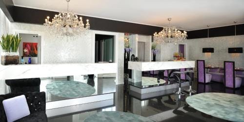 Hotel In - Lounge Room Hotel in Dolo