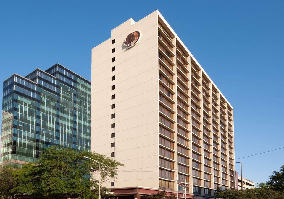 DoubleTree by Hilton Hotel Cleveland Downtown - Lakeside Hotel in Cleveland Heights