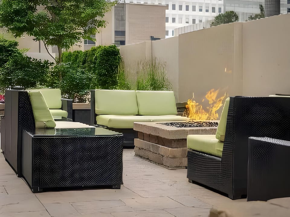 DoubleTree by Hilton Hotel Cleveland Downtown - Lakeside Hotel in Cleveland Heights