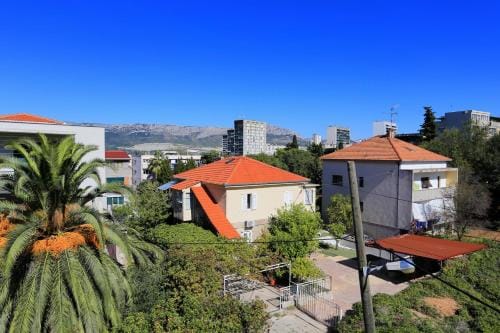 Apartments and rooms with parking space Split - 11623 Hotel in Split