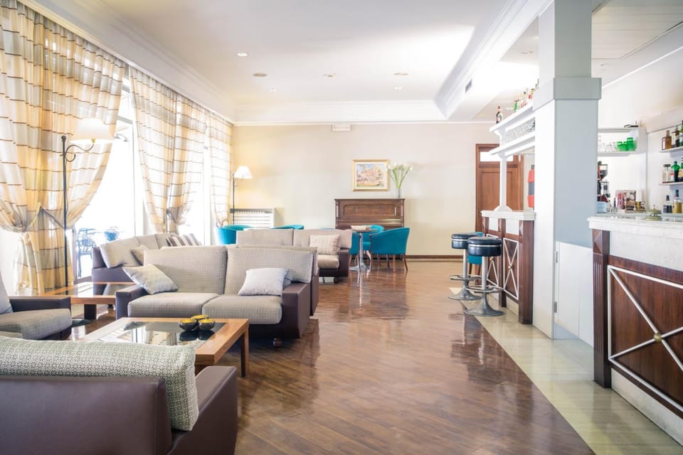 Shared lounge/TV area