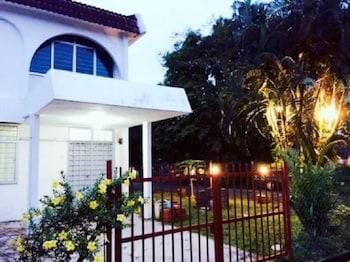 GardenTerrace - Langkawi - 4 Rooms 8 Beds 3 Baths Hotel in Kedah